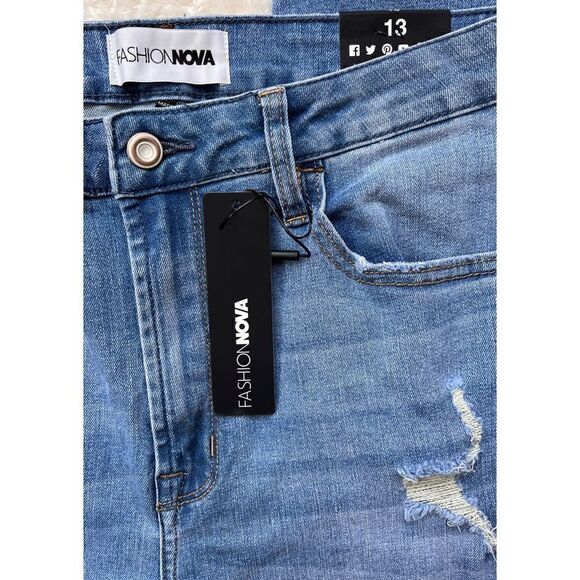 NWT Fashion Nova Sneaking Out Stretch Skinny Jeans - Medium Wash, Size 13 - Picture 9 of 16
